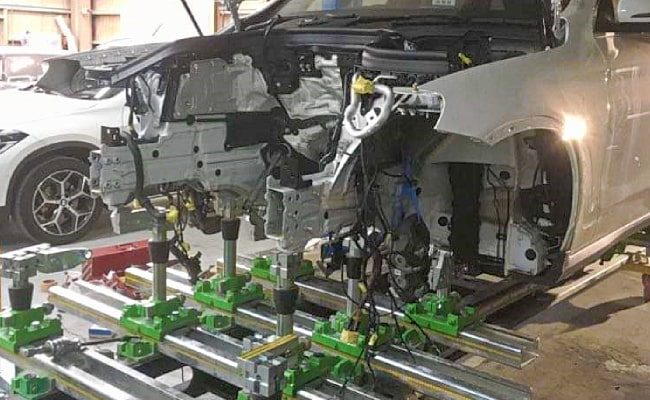 外車 板金塗装のARTS大阪 グローバルジグ　フレーム修正機