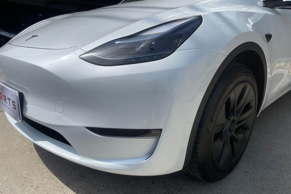 テスラ ModelY フロントバンパー修理 アーチモール交換 ボディガラスコーティング